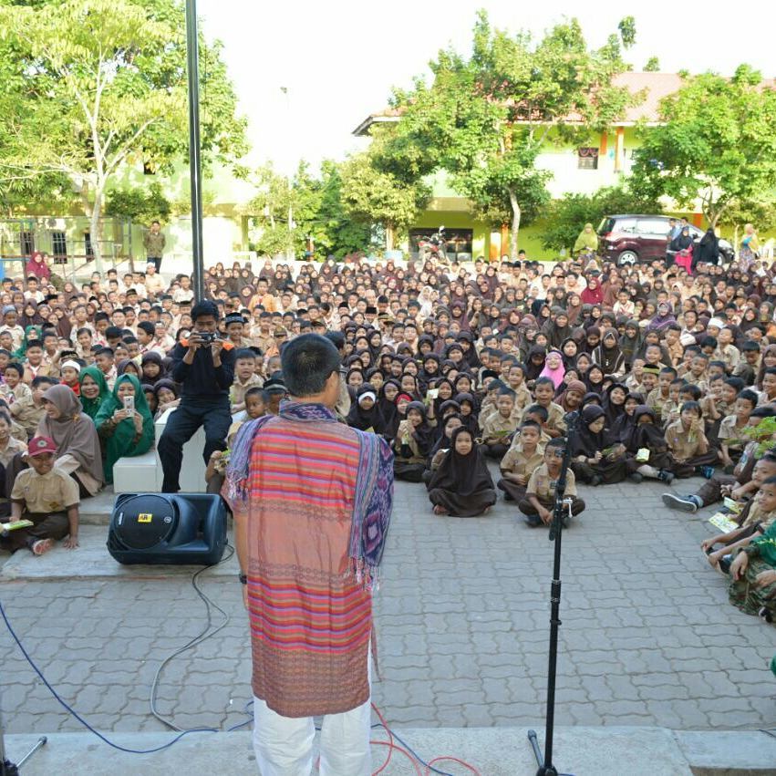 Kak Iman Surahman Mendongeng