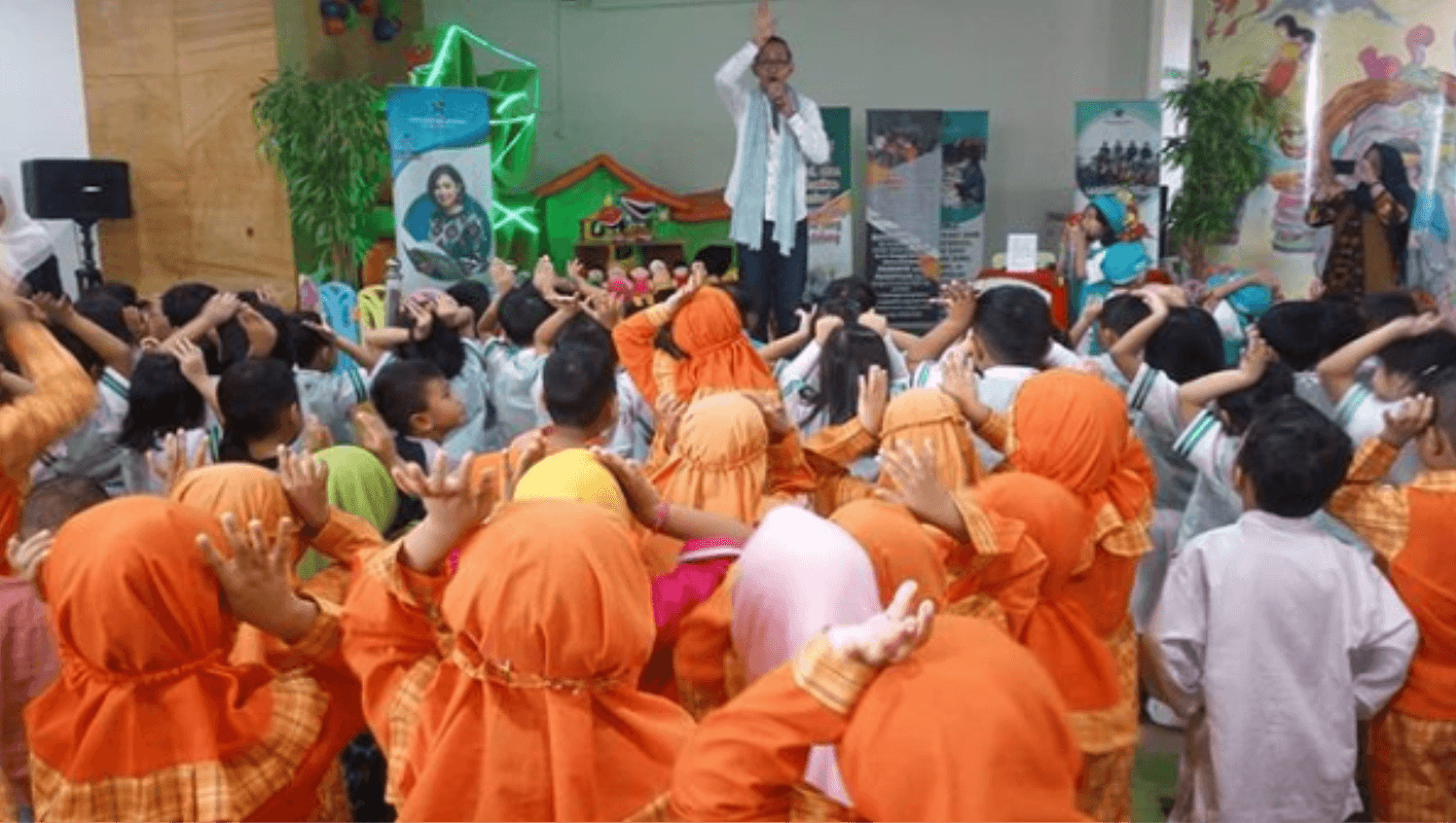 Gambar : Mendongeng untuk keceriaan dan kemajuan anak-anak di Inodnesia
