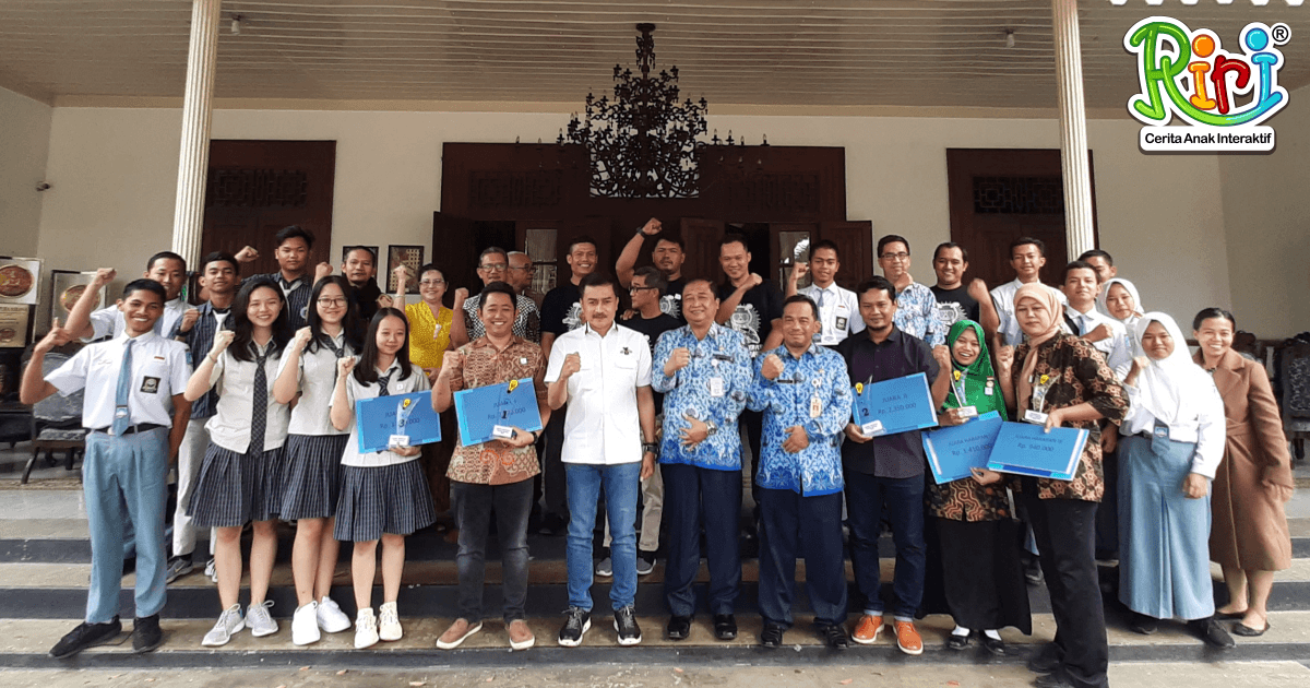 Foto : Foto bersama seluruh juara Kreanova